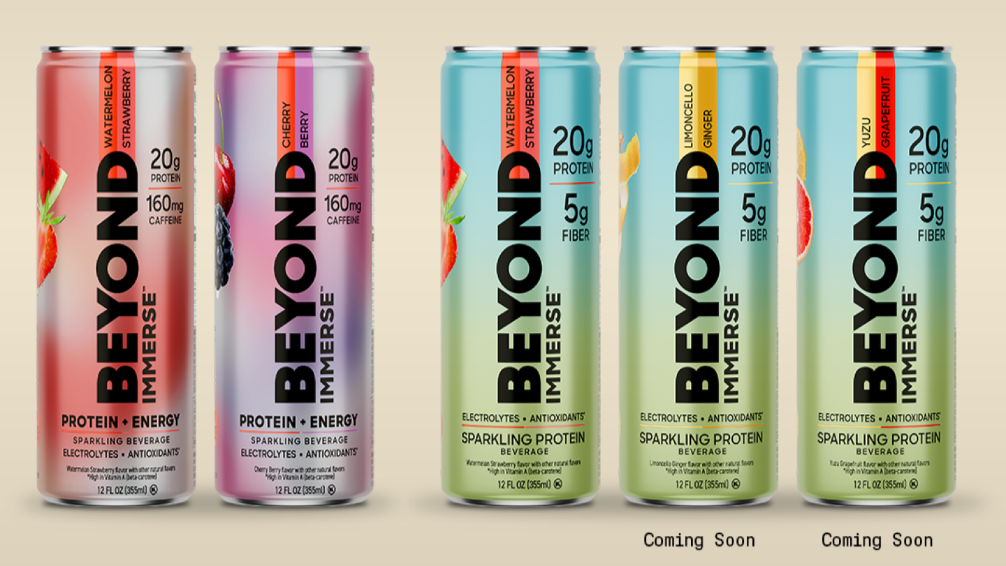 Les deux canettes Beyond Immerse Protein + Energy et trois canettes Beyond Immerse, avec 20 g de protéines et 160 mg de caféine.