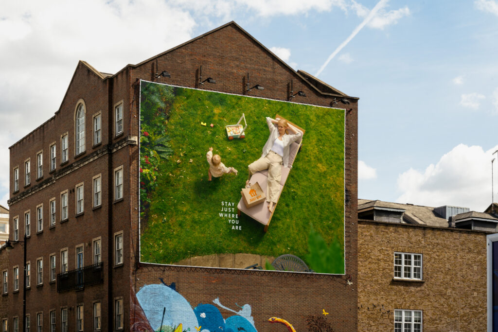Affiche minimaliste de la campagne Stay Just Where You Are pour Just Eat