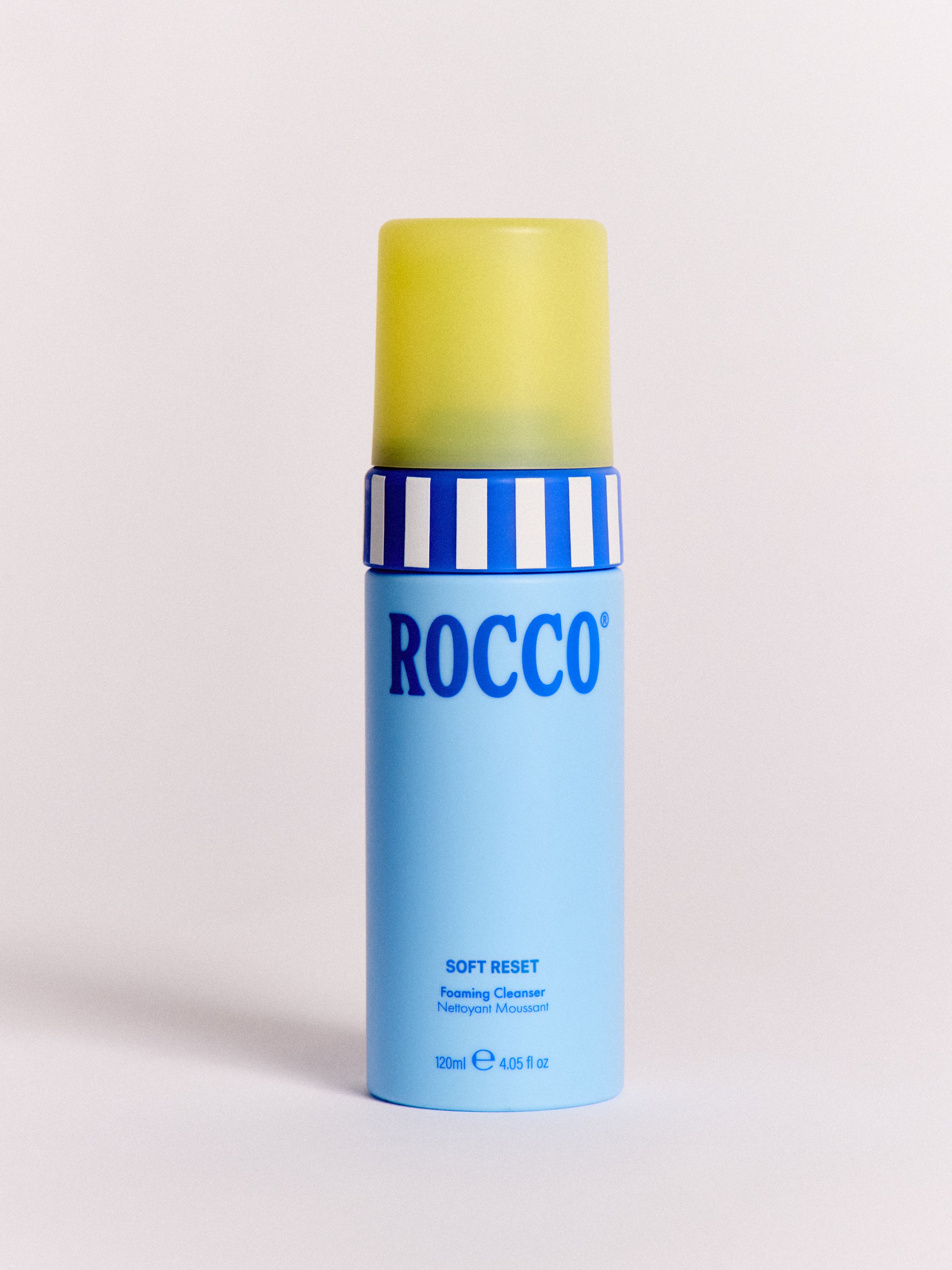 Flacon Soft Reset bleu avec col rayé et bouchon jaune, visuel Rocco.