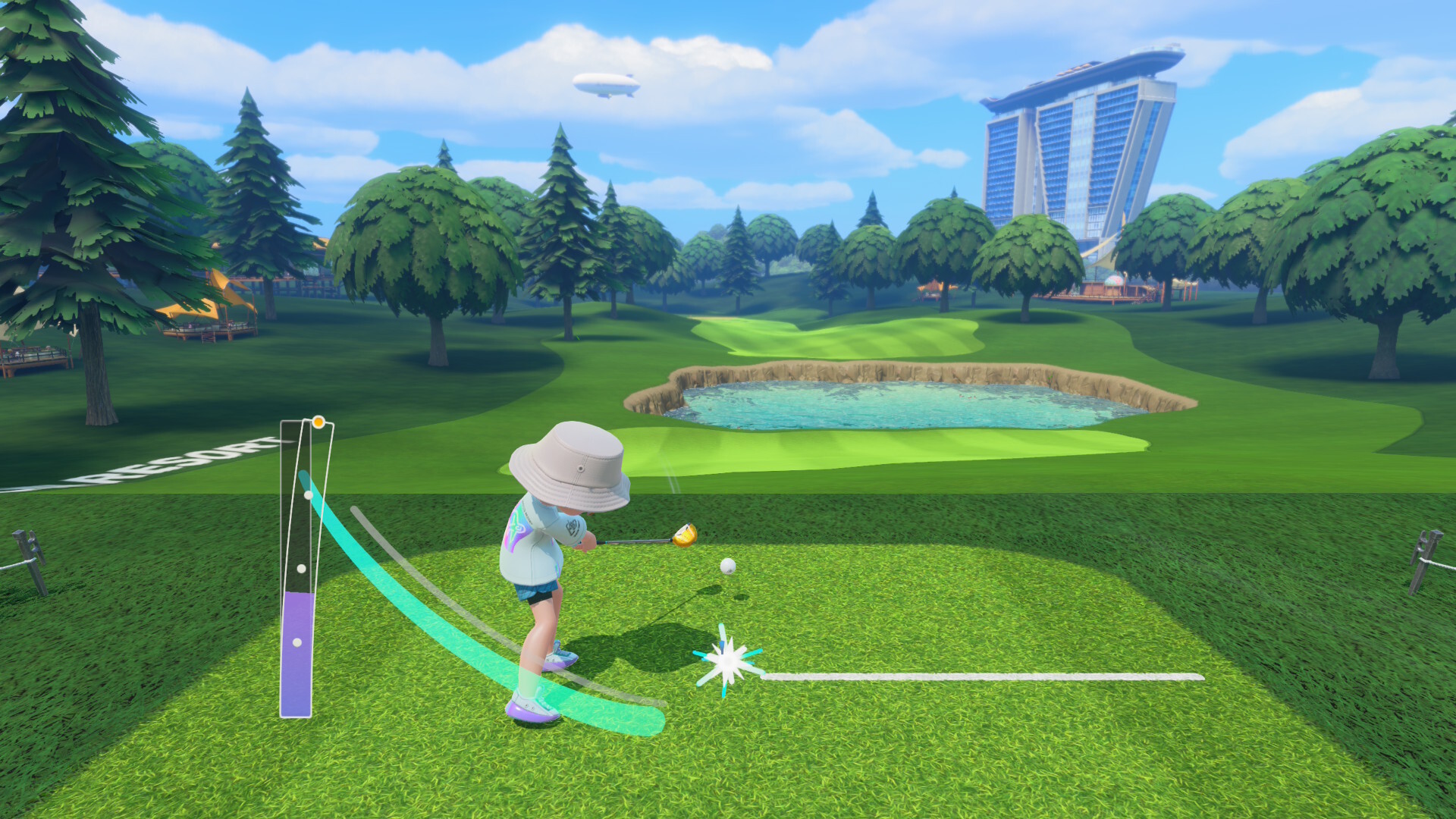 Capture de Nintendo Switch Sports Resort : un personnage en chapeau de pêcheur frappe une balle de golf devant un lac et un hôtel