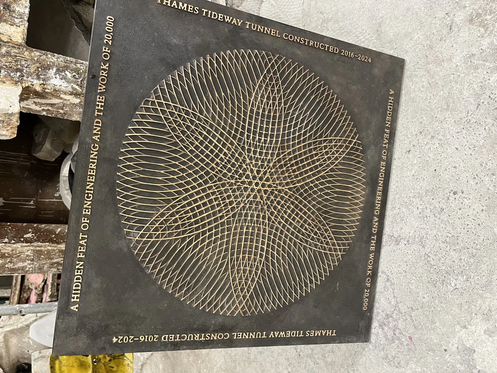 Plaque de bronze du projet Tideway.